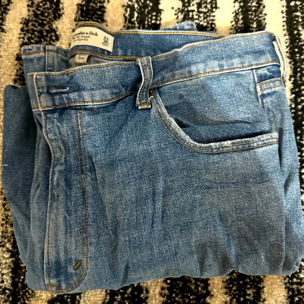 Abercrombie and Fitch The Ankle Straight Ultra High Rise Medium Wash Size 33 16L